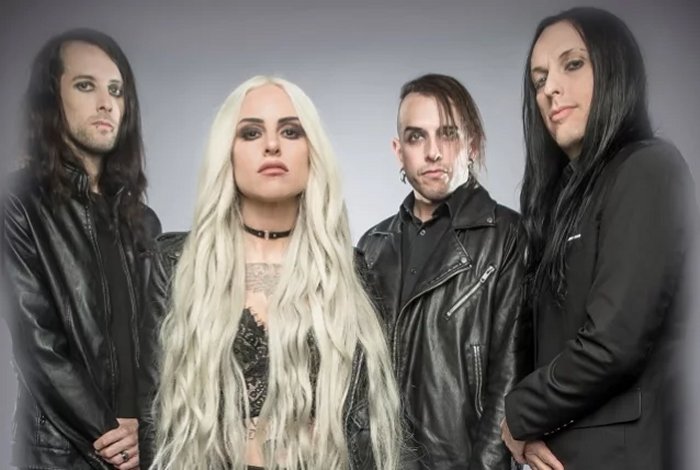 INTERVIEW Alecia Mixi Demner Stitched Up Heart The Rockpit