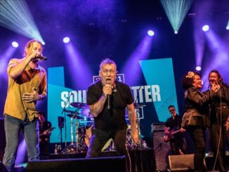 Rochford Wines L-R: Josh Teskey, Jimmy Barnes, Vika & Linda (photo David Harris)