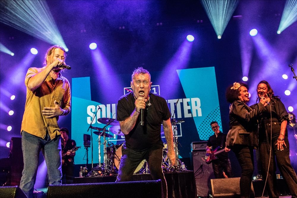 Rochford Wines L-R: Josh Teskey, Jimmy Barnes, Vika & Linda (photo David Harris)