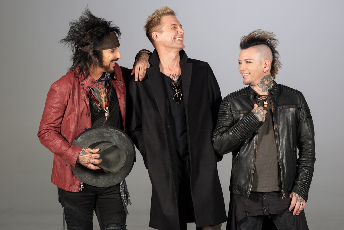 SIXX:A.M. Release Video For The First 21 From Forthcoming 'Hits' ...