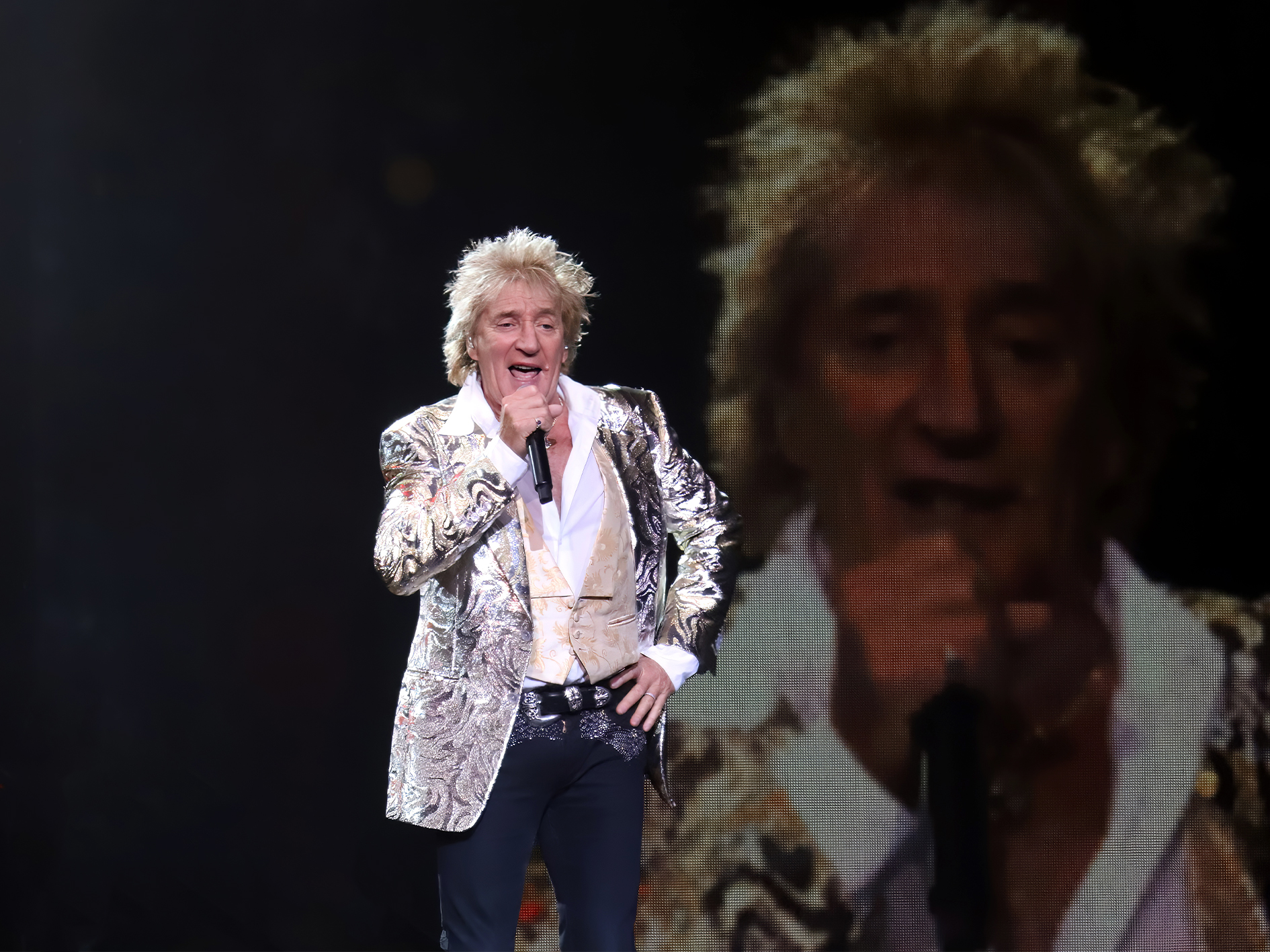 rod stewart tour backing singers