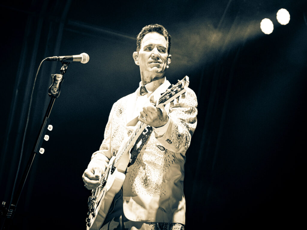 chris isaak tour review